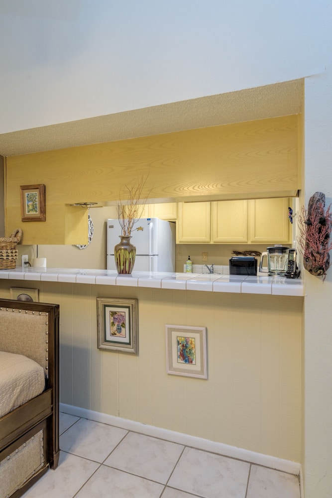 Superior Condo, 1 Bedroom, Balcony, Pool View, photo 6