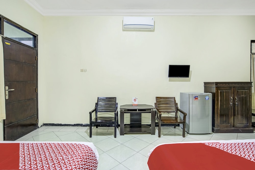 Family Room - Photo 5