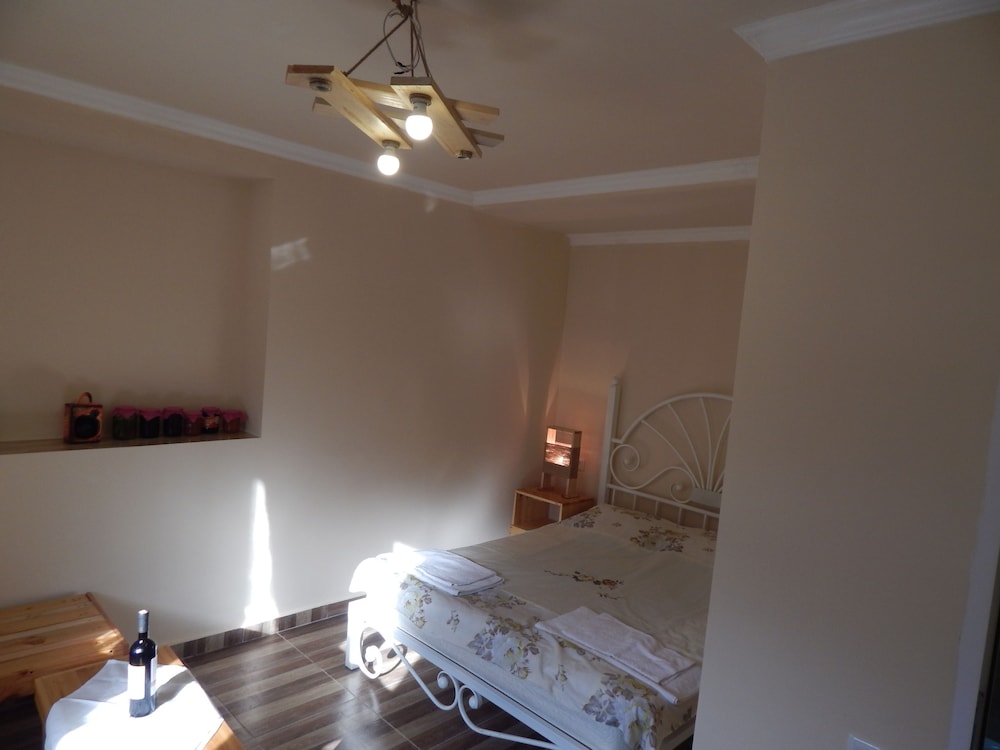 Economy Double Room, Multiple Beds, Mountain View photo 3