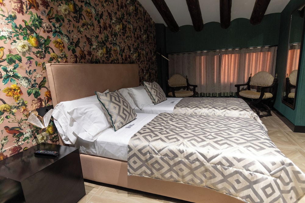 Luxury Studio Suite, City View photo 3