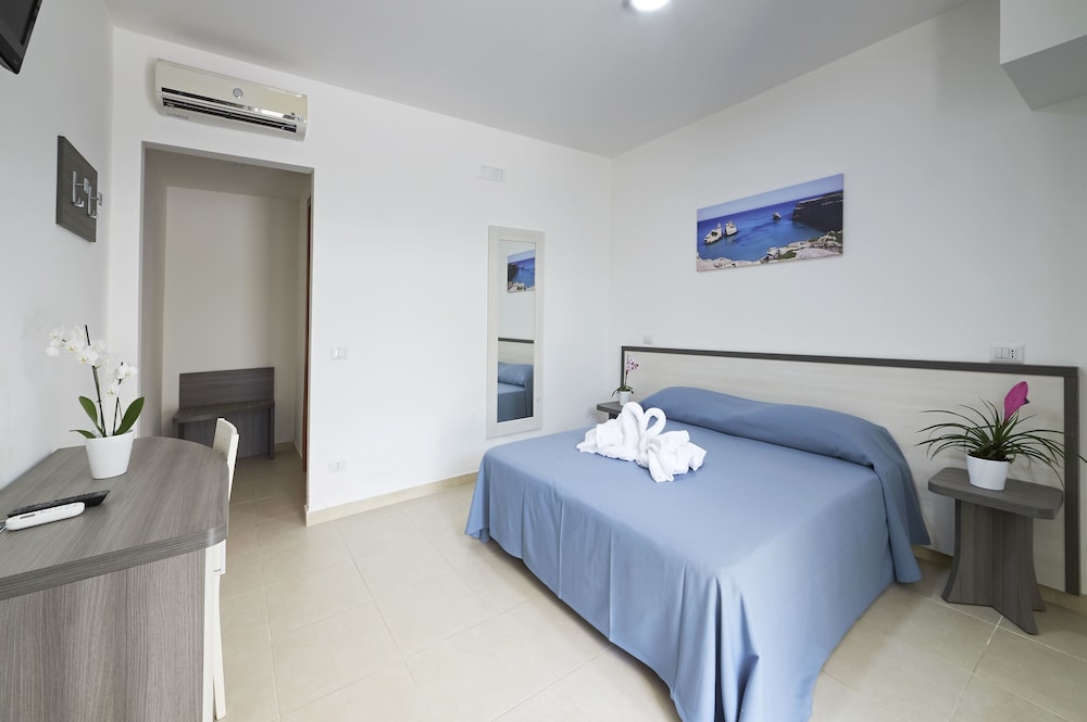 Economy Room