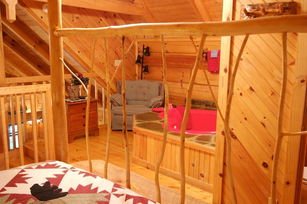 Mtn Laurel Family Cabin photo 2