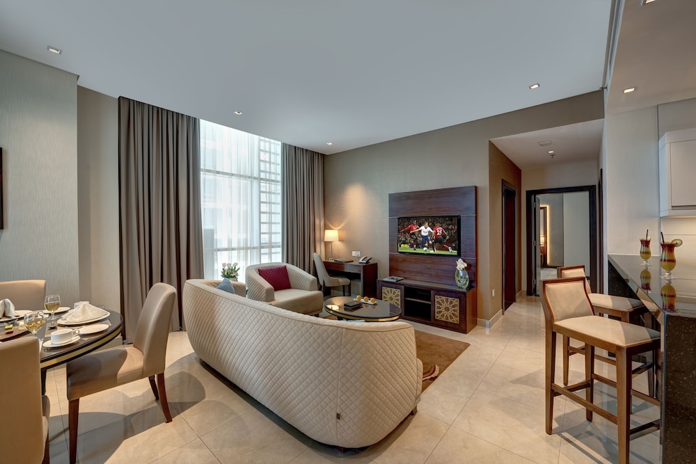 Two Bedroom Apartment Canal View thumbnail 6