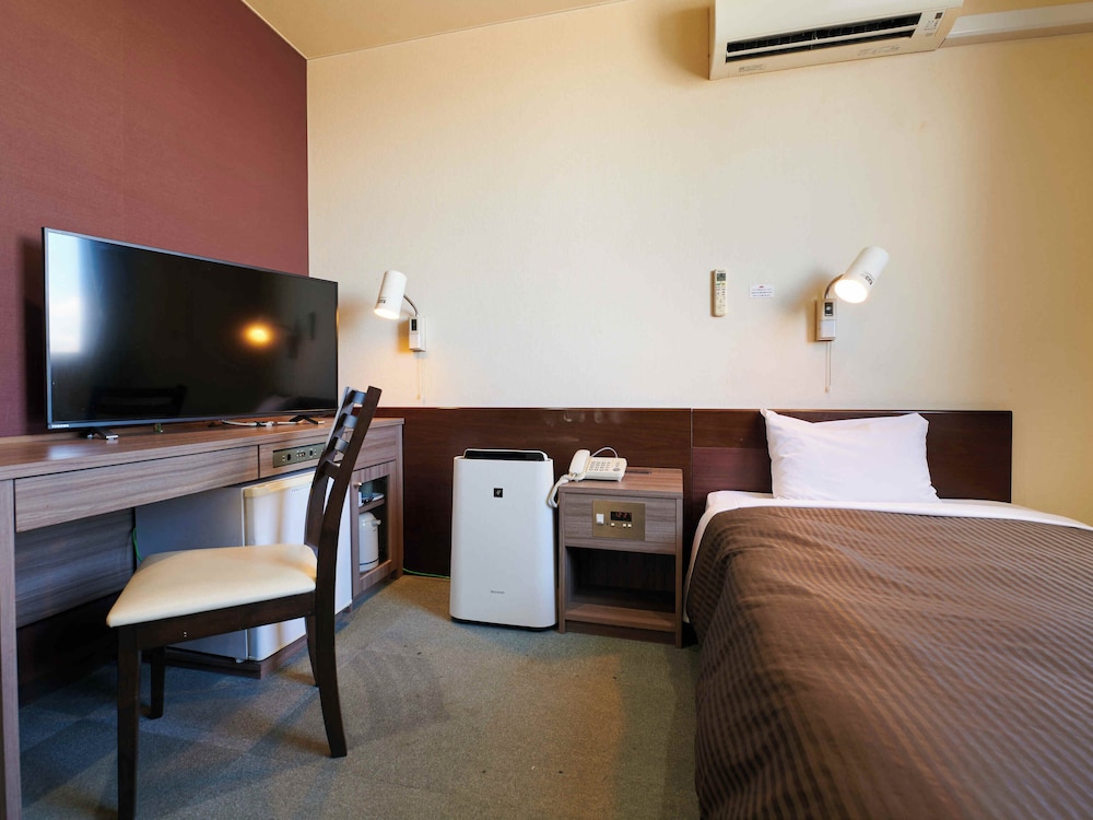 Single Room, Smoking (Wide) photo 3
