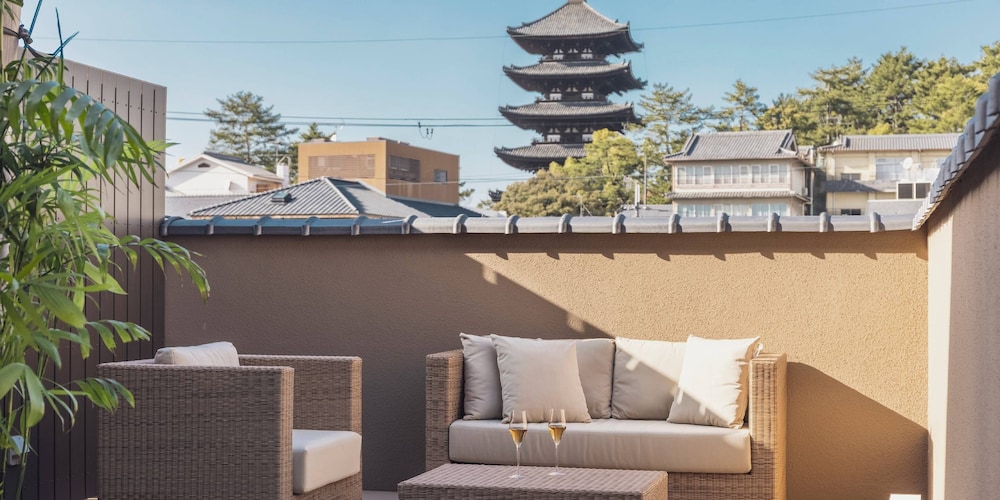 Junior Suite with Private Balcony - Temple View, Non Smoking photo 1
