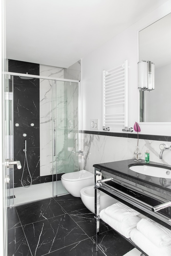 Deluxe Quadruple Room, Balcony, City View photo 2