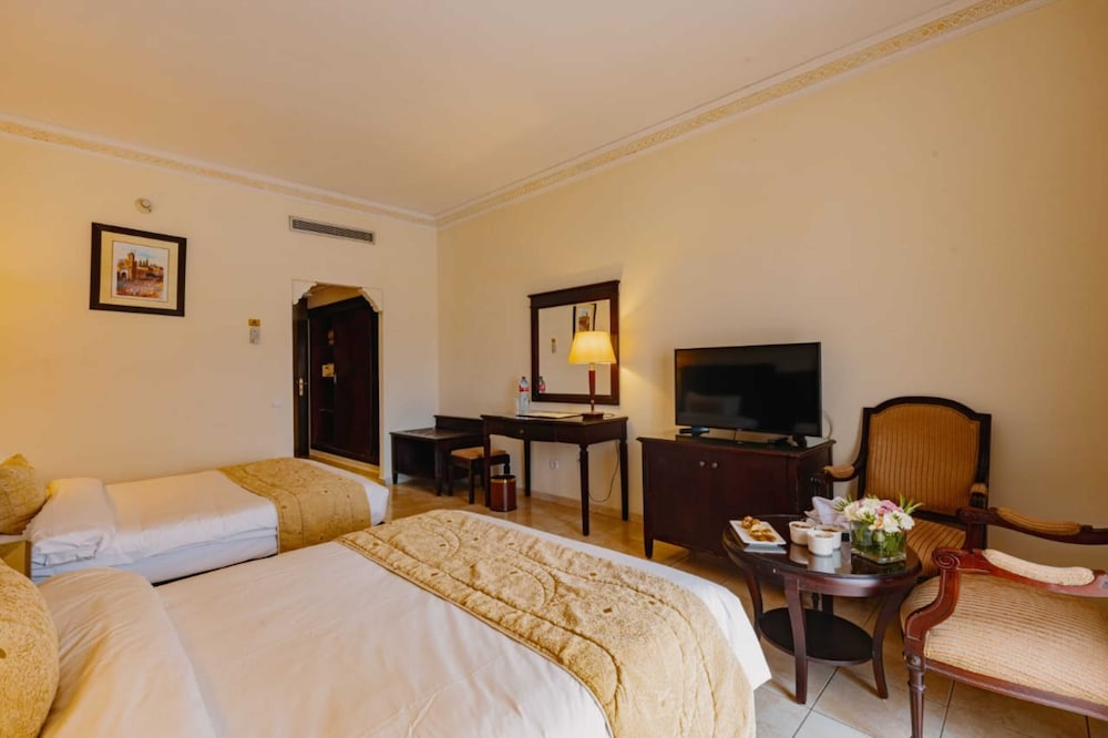 Twin Room, Pool View - Photo 7