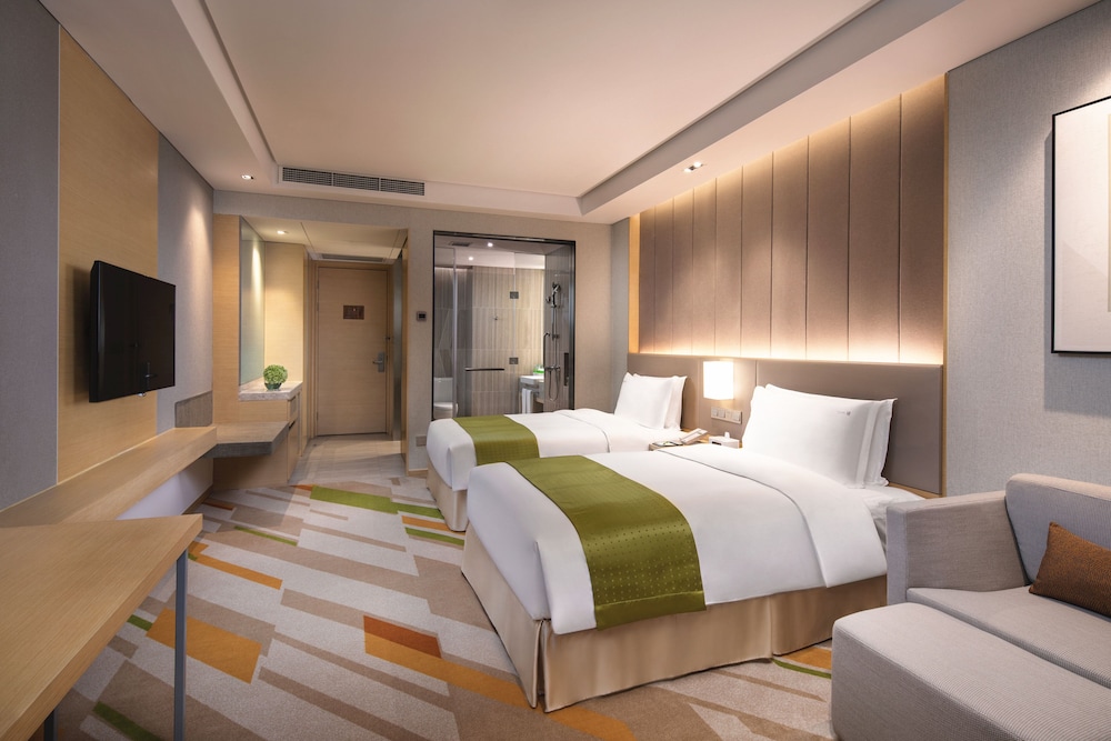 Standard Room, 2 Double Beds (Mid Floor) photo 1