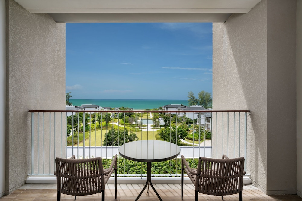 Deluxe Room, 1 King Bed, Ocean View (Balcony) - Photo 2