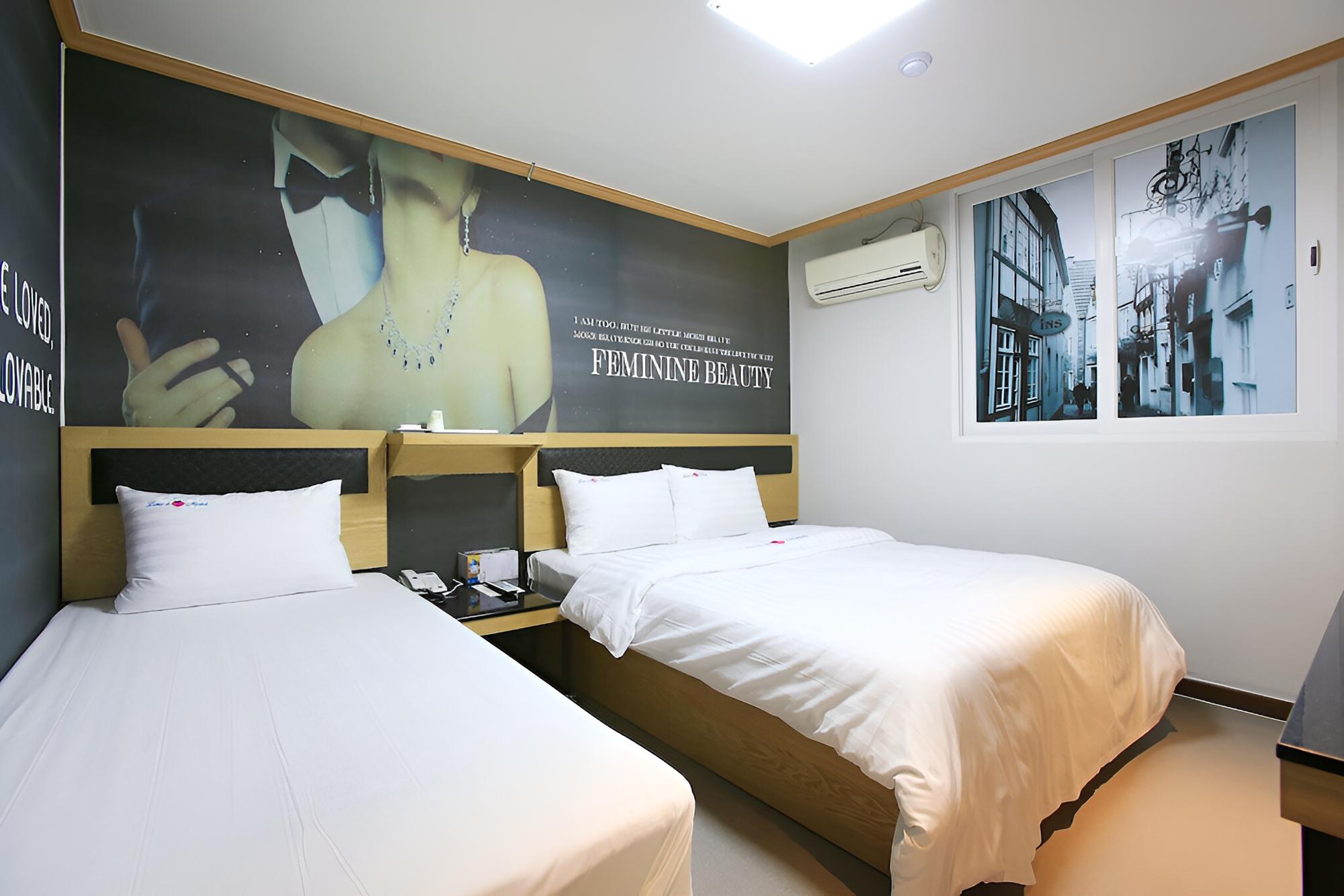Room (Twin)