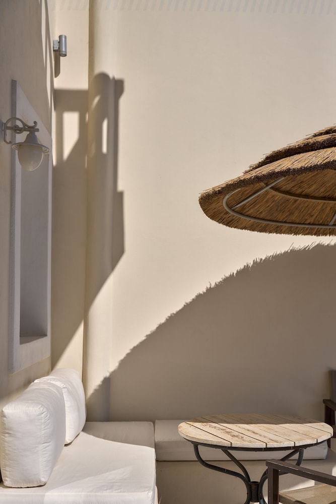 Poolfront Open Plan Suite with Sea View photo 2