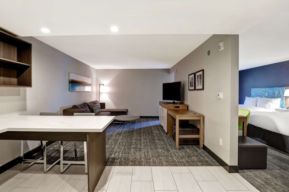 Signature Suite, 2 Queen Beds, Accessible photo 2