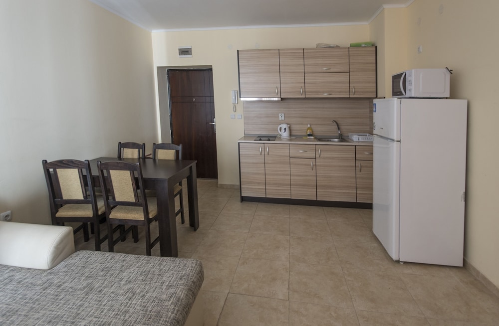 Classic Apartment, 2 Bedrooms, Balcony photo 2