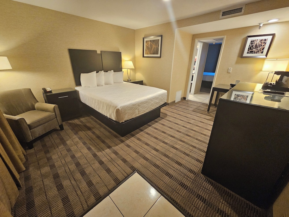 Suite, Multiple Beds, Non Smoking, Refrigerator & Microwave - Photo 4
