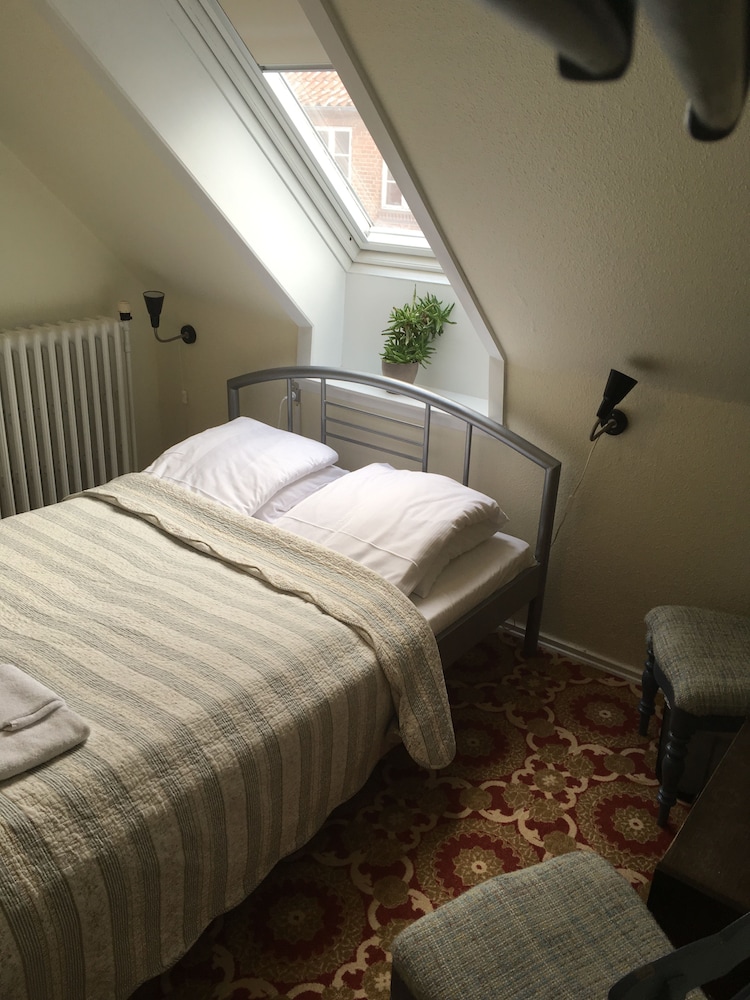 Basic Room, Shared Bathroom