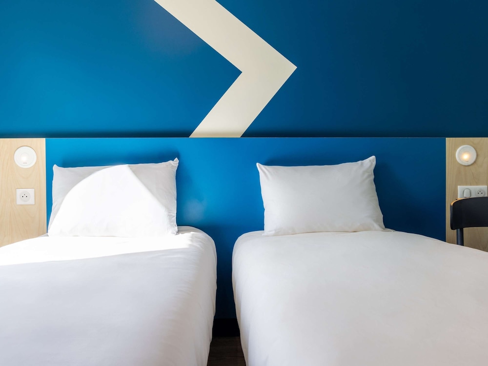 Standard Room, 2 Twin Beds photo 3