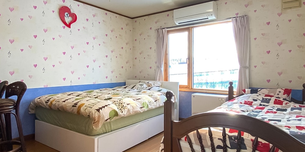 Standard Twin Room, Atsuko & Reiko, Non Smoking, Shared Bathroom photo 1