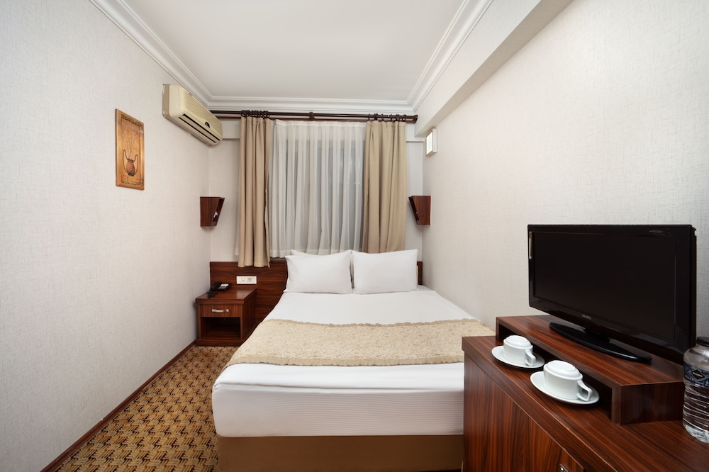 Economy Double or Twin Room, 1 Double or 2 Twin Beds, Accessible photo 3