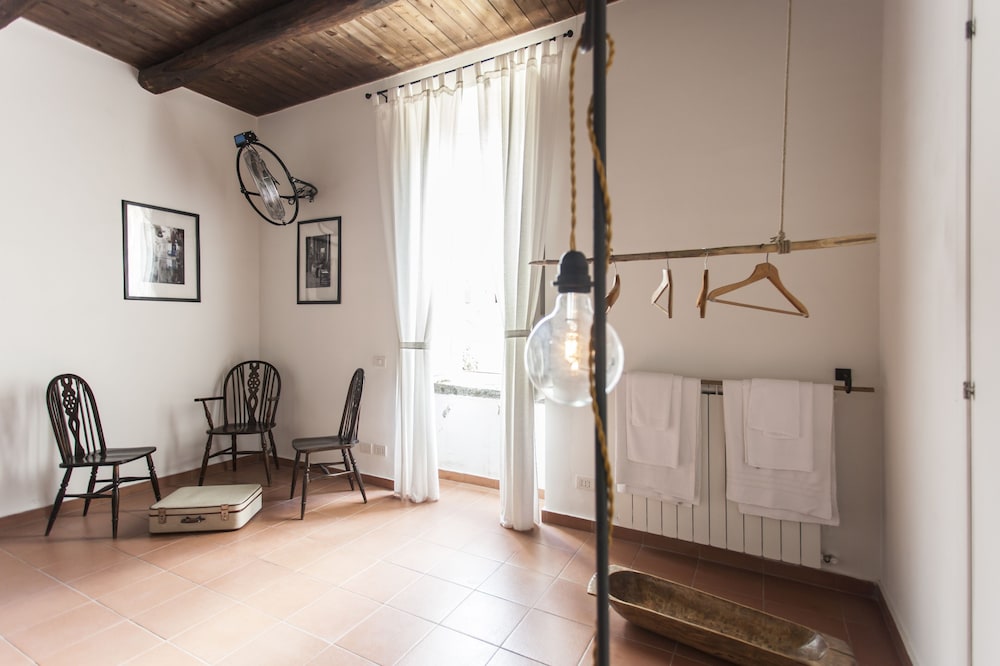 Deluxe Triple Room, 1 Bedroom, Private Bathroom, City View