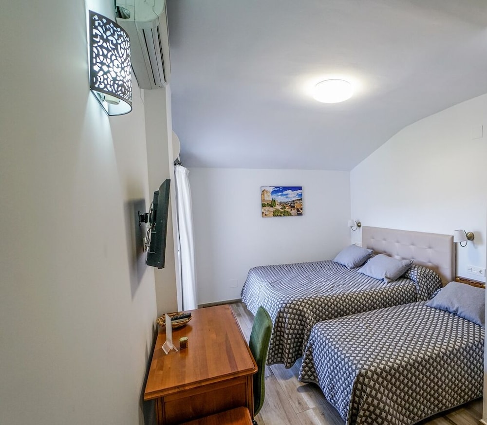 Basic Triple Room, Mountain View photo 3