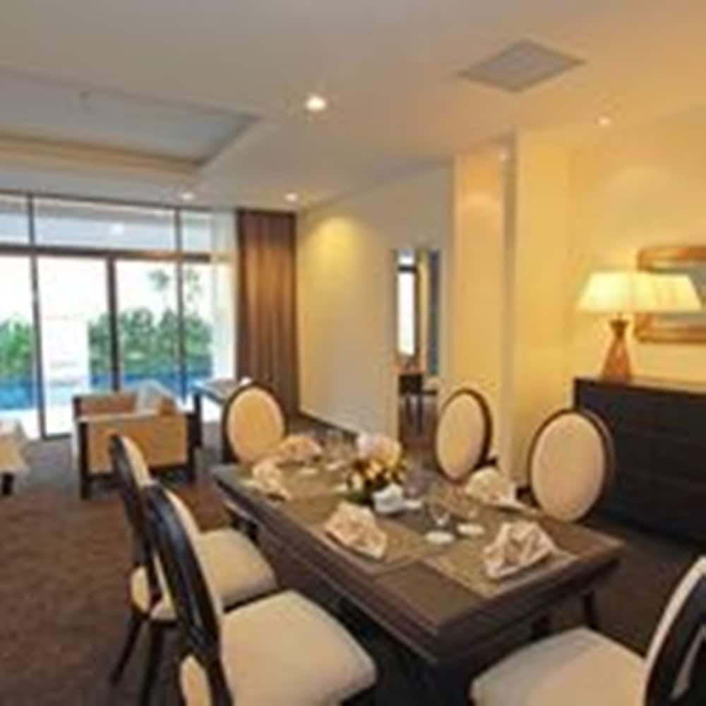 Harmoni Pool Suite photo 2
