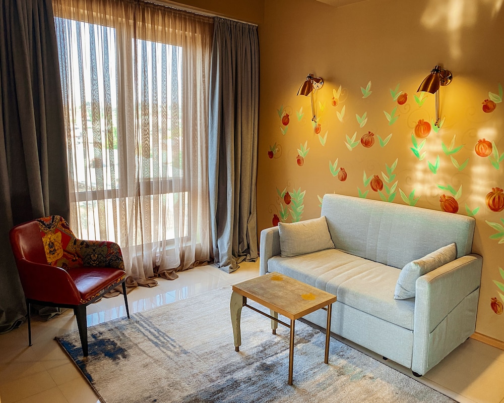Family Room, Multiple Beds, Balcony, City View photo 2