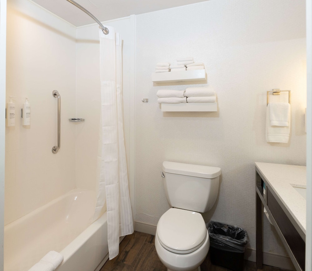 Room, 2 Queen Beds, Accessible, Non Smoking (Hearing)