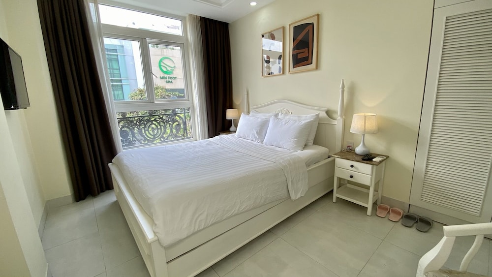 Deluxe Condo, 1 Queen Bed, City View
