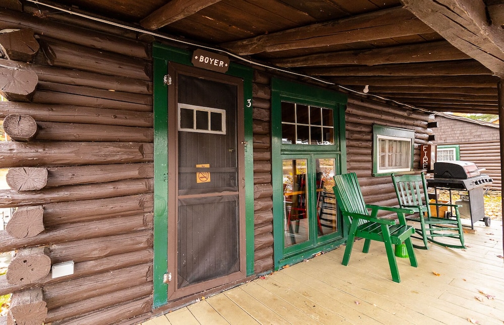 Traditional Cabin, 2 Bedrooms, Kitchenette, River View photo 2