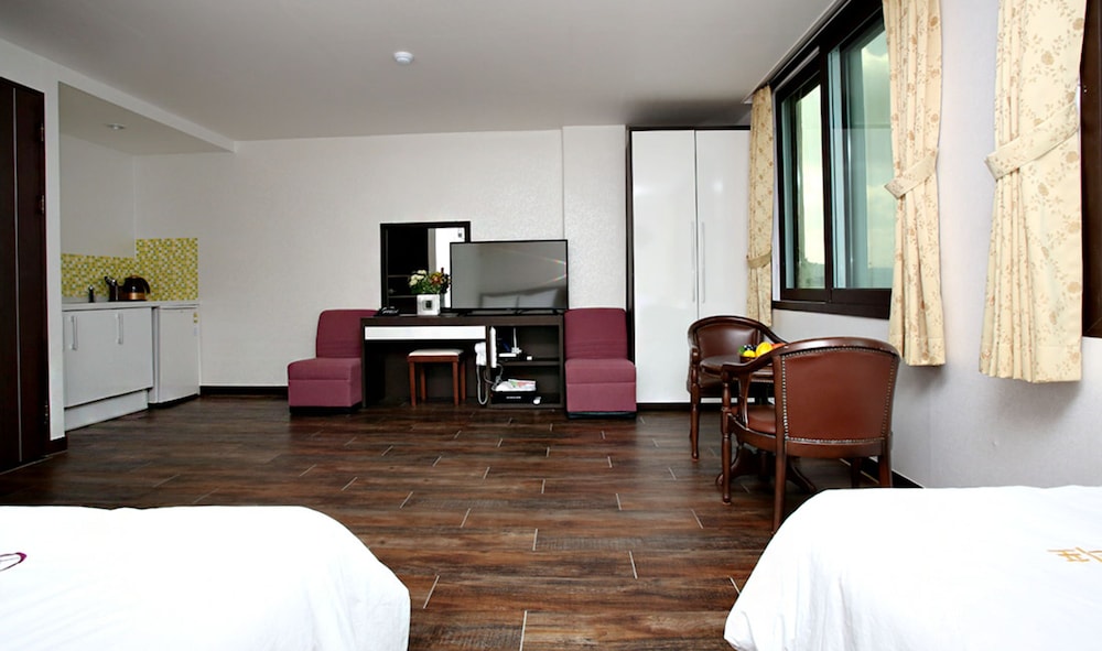 Deluxe Twin Room photo 3