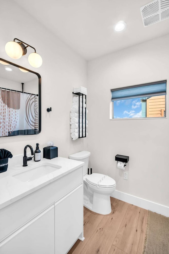 NEW 4 Bed 3 Bath Heated Salt Pool Walk2beach, Foto 34