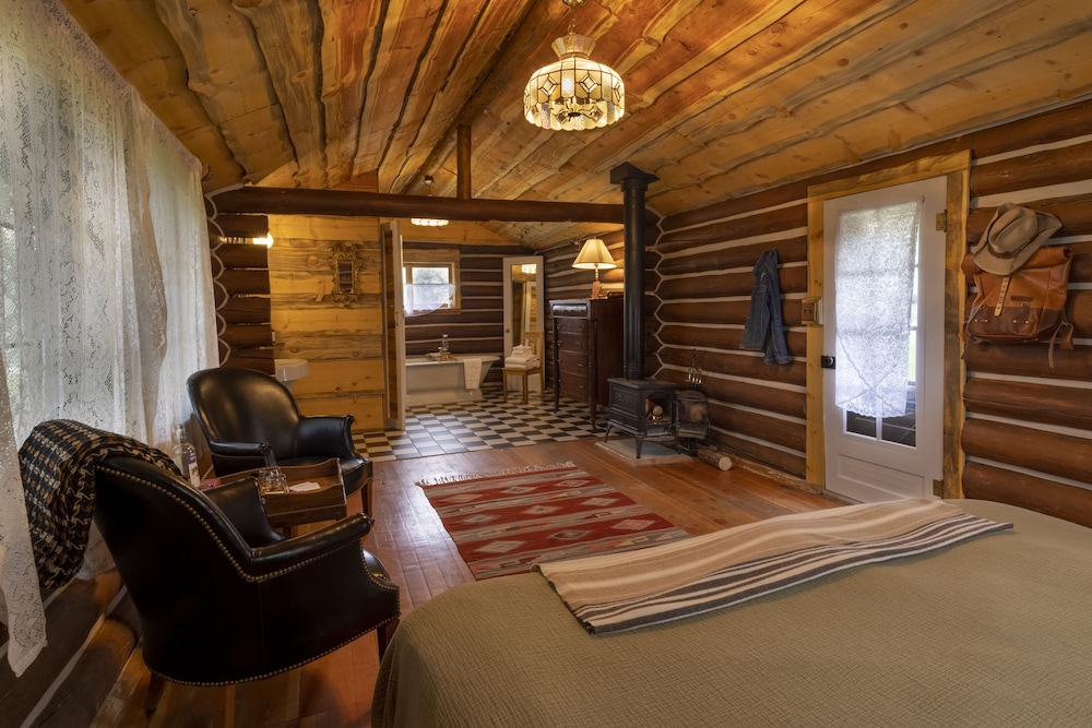 Deluxe Cabin photo 3
