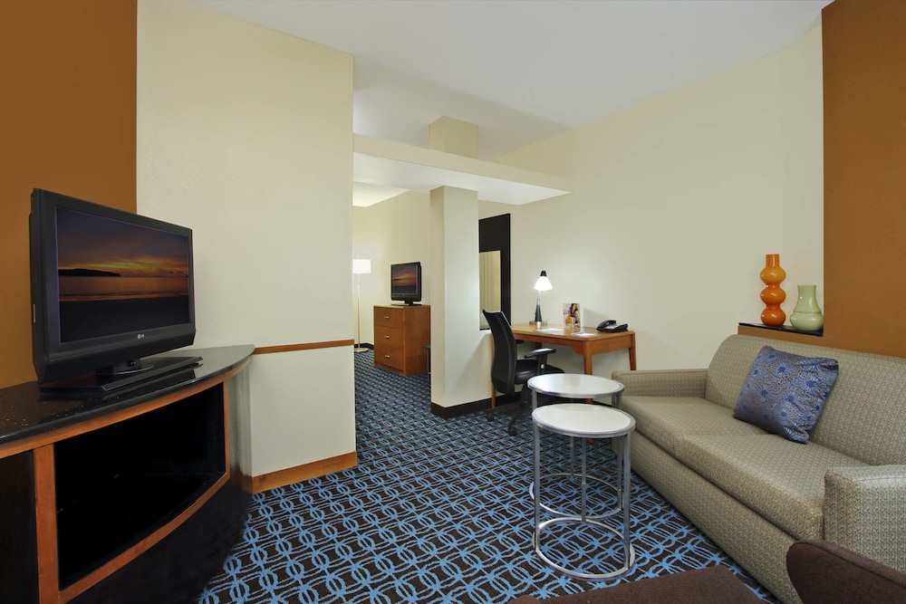 Executive Suite, 1 King Bed with Sofa bed - Photo 1