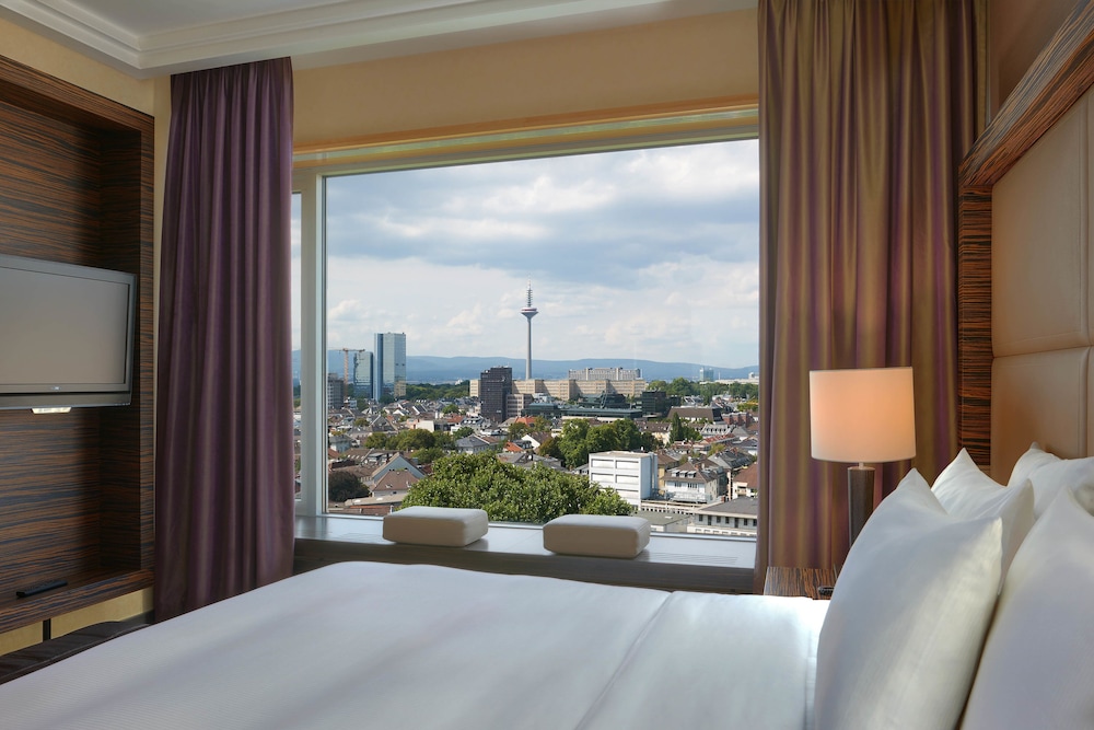 Suite, 1 King Bed (Penthouse) thumbnail 5