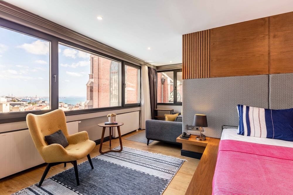 Panoramic Studio Suite, Terrace photo 3