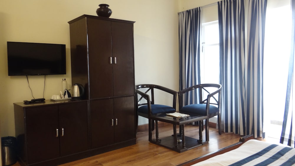Deluxe Room - Photo 13
