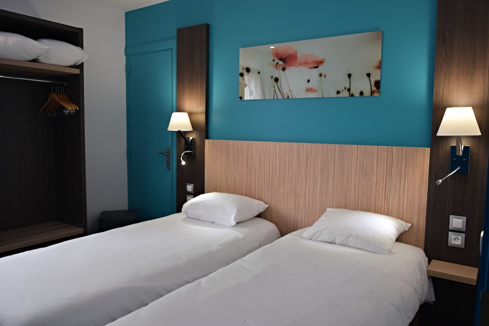 Twin Room - Photo 9