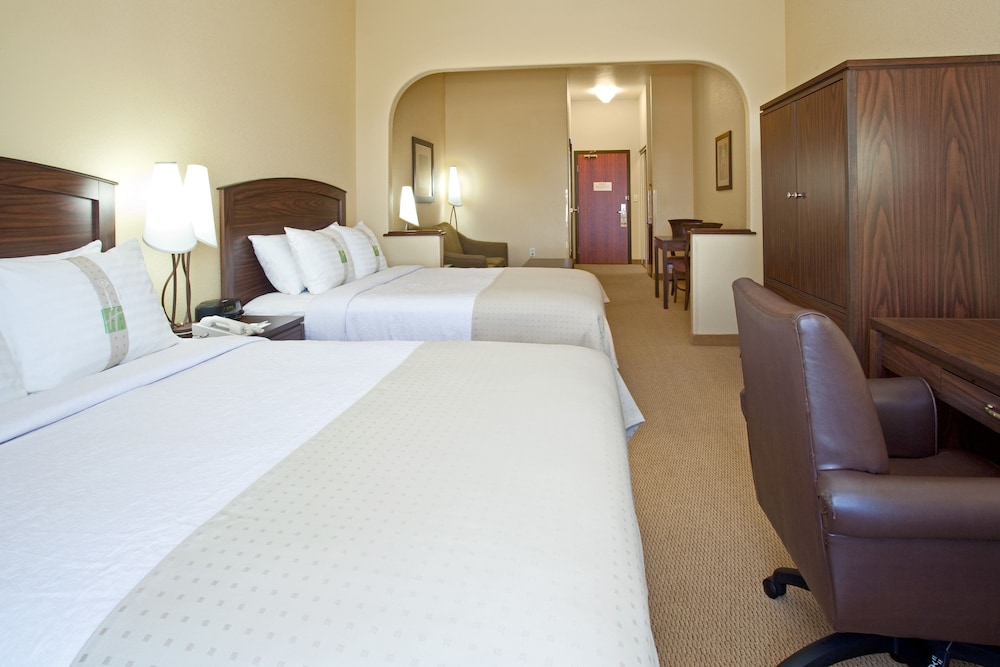 Suite, 2 Queen Beds (Additional Living and Dining Area) - Photo 3