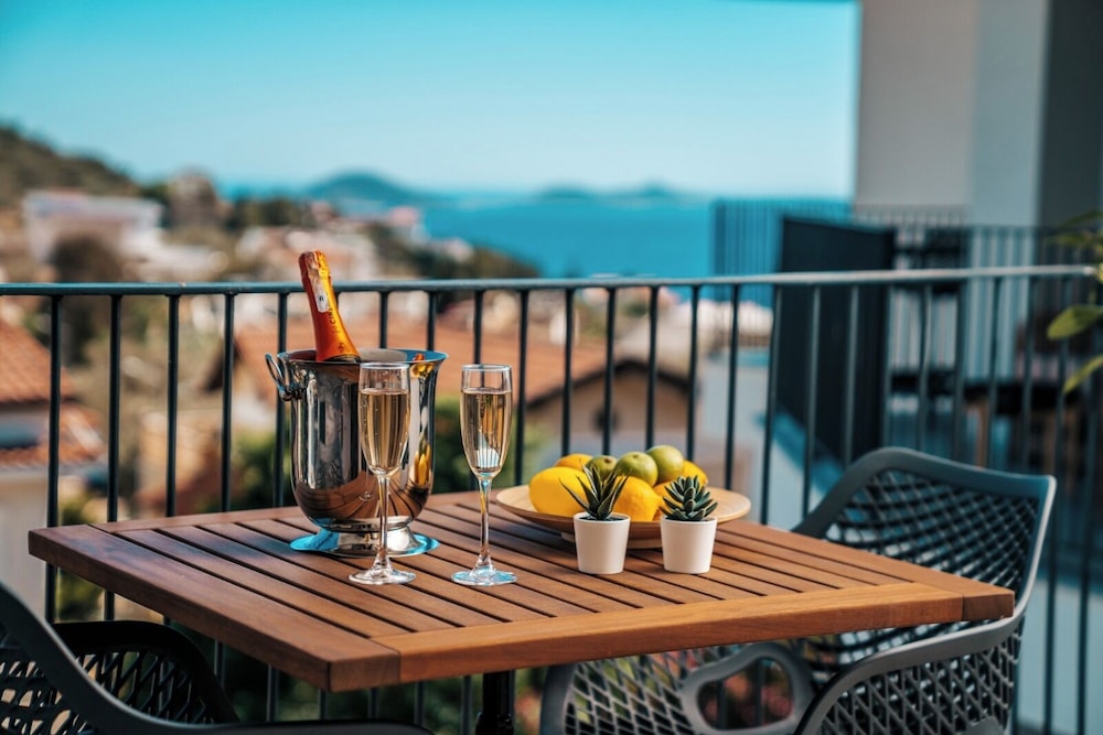 Romantic Suite, Sea View
