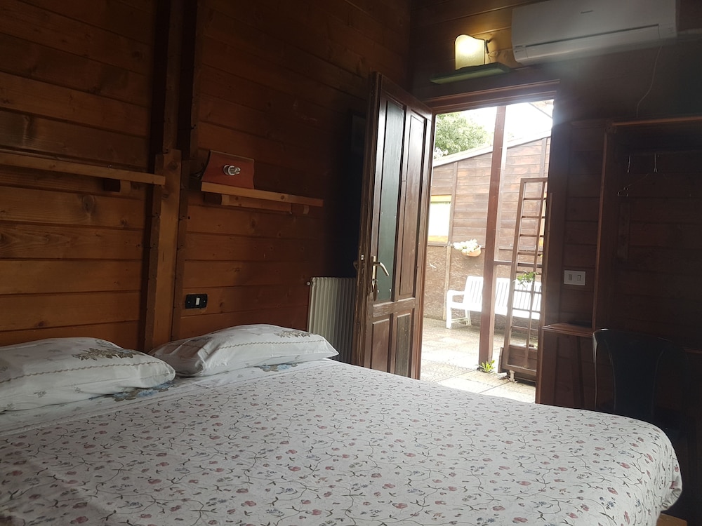 Basic Chalet, Multiple Beds