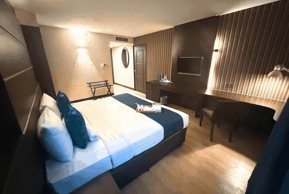 Superior Room, 1 King Bed, Mobility Accessible, Non Smoking