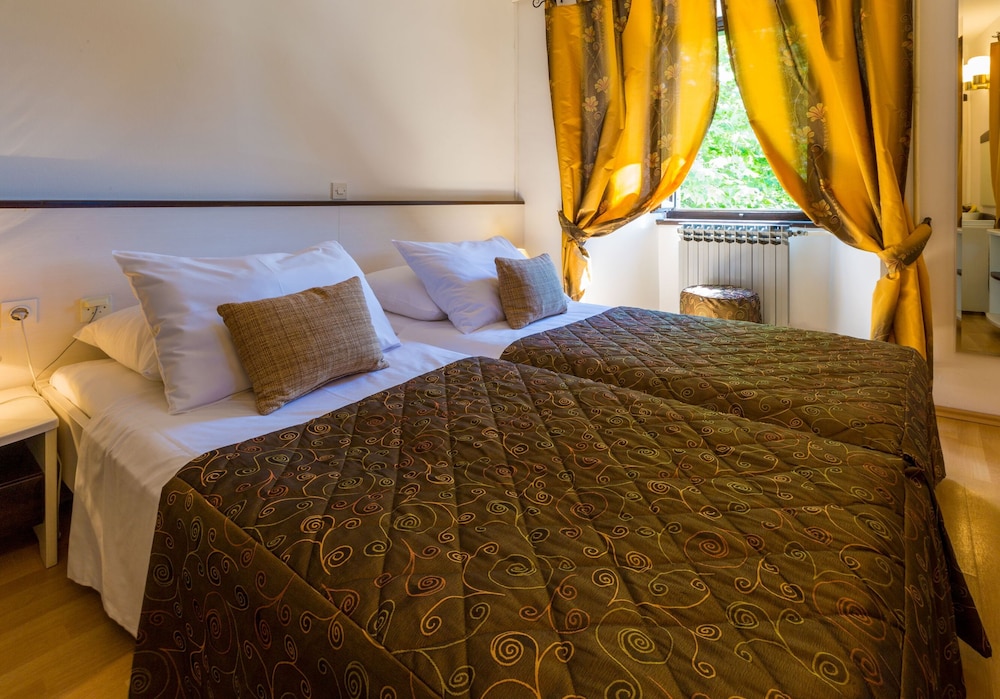 Standard Double or Twin Room photo 2