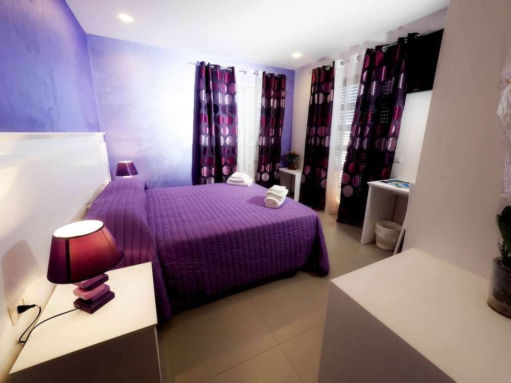 Deluxe Double Room, Balcony, Partial Sea View photo 1
