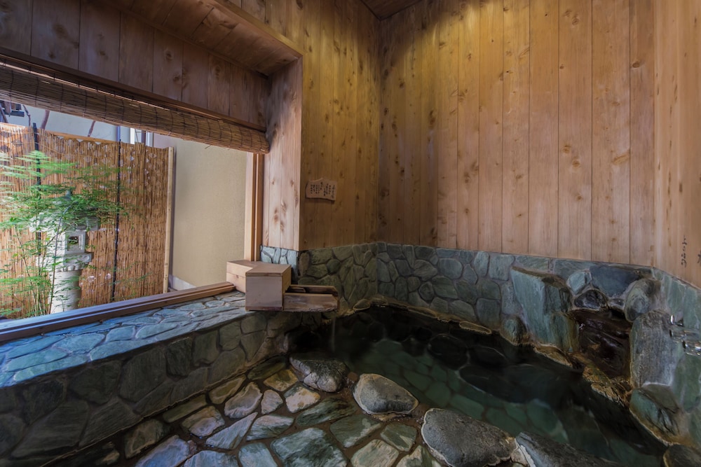 Annex SHUNSOU - Quadruple Room with Hot Spring Rock Bath photo 2