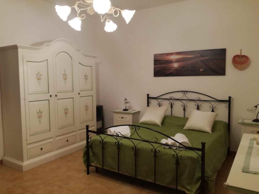 House (2 Bedrooms)