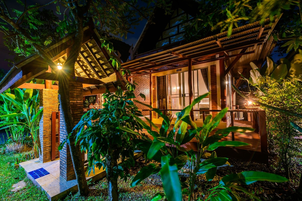 Business Villa, 1 Queen Bed, Terrace, Garden View photo 3