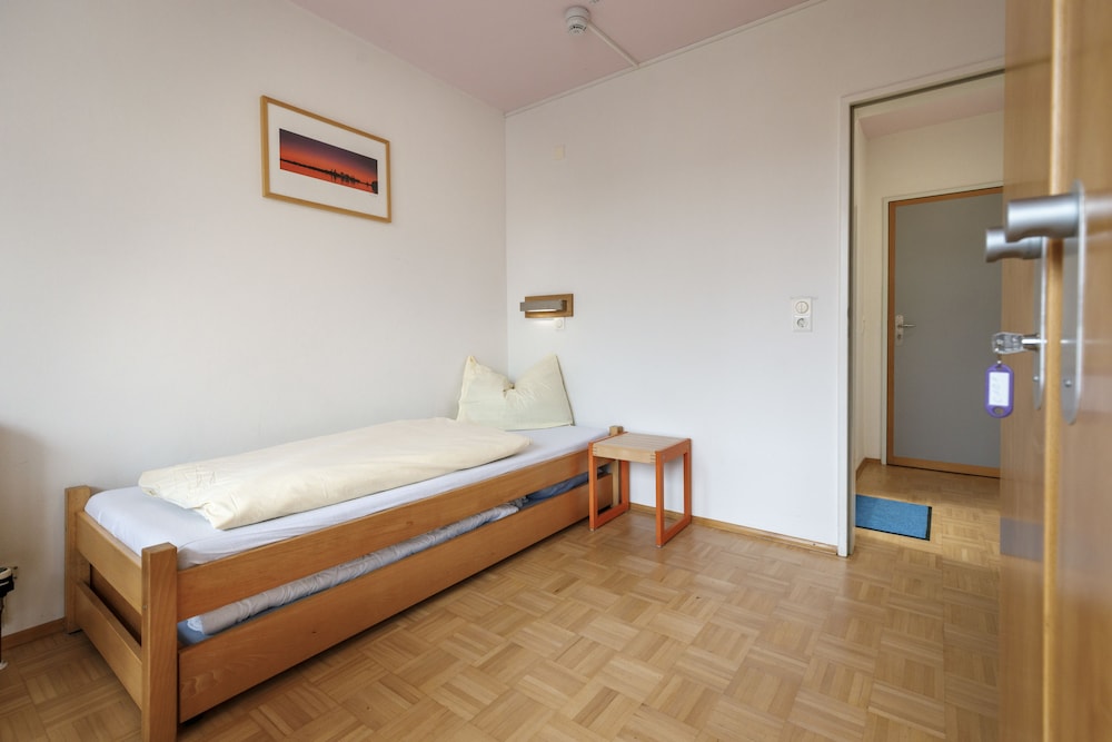 Single Room, Shared Bathroom photo 2