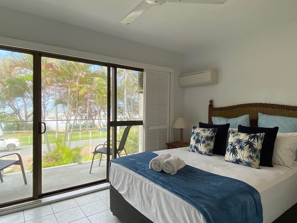 Comfort Townhome, 2 Bedrooms, Beachfront photo 3