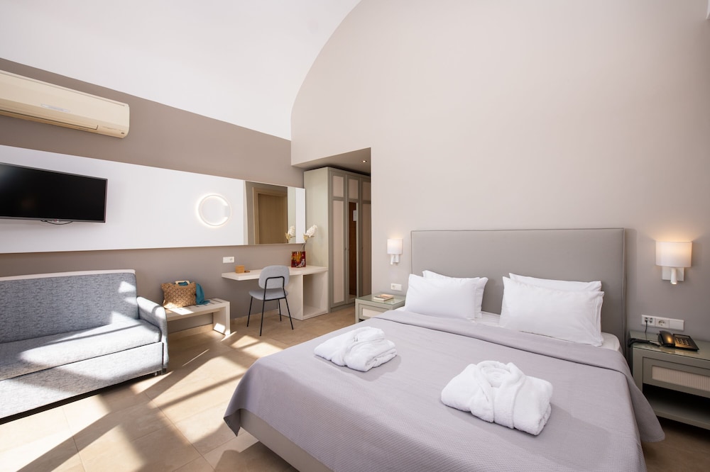 Superior Double Room, Partial Sea View - Photo 1