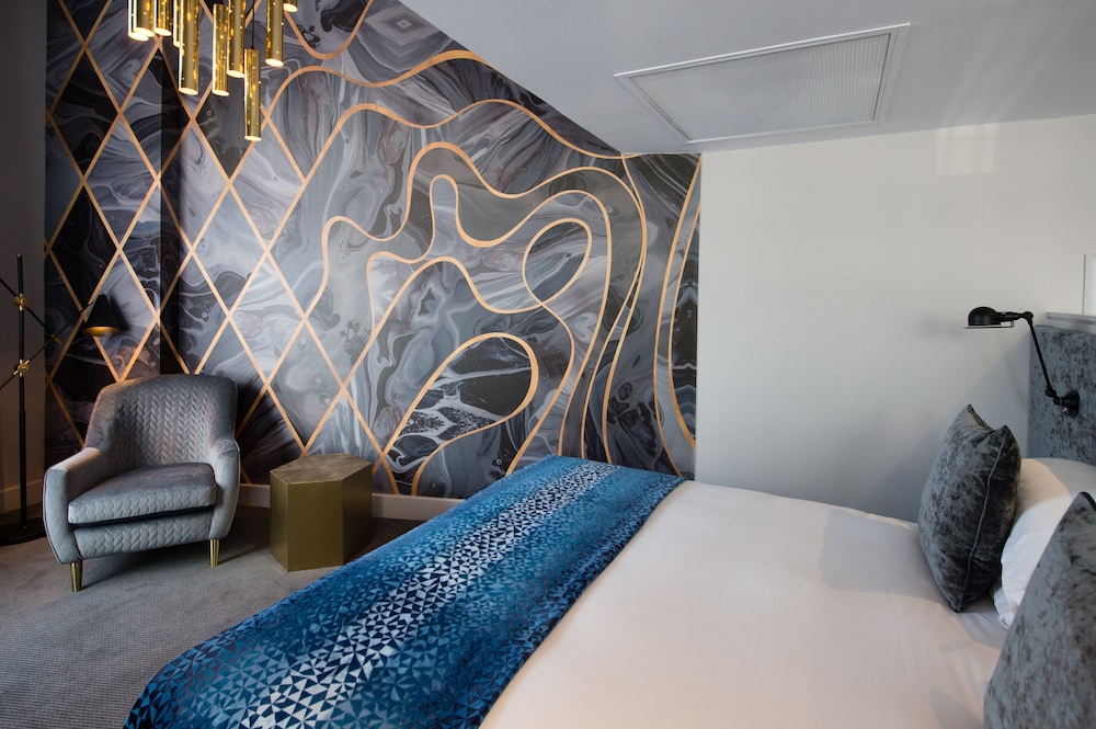 Suite - Photo 9